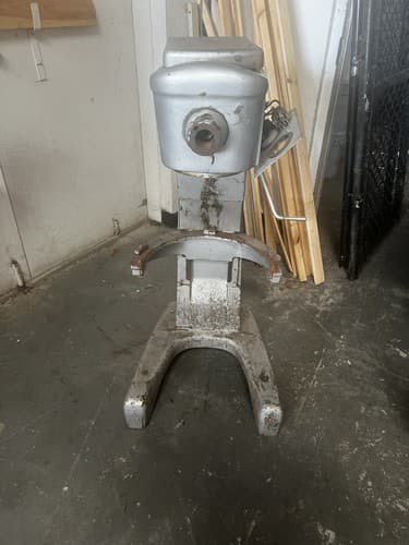 Used Hobart D-300T Commercial 30Qt Dough Mixer - 115v 1/2 hp (For Parts Only) - Thumbnail 2