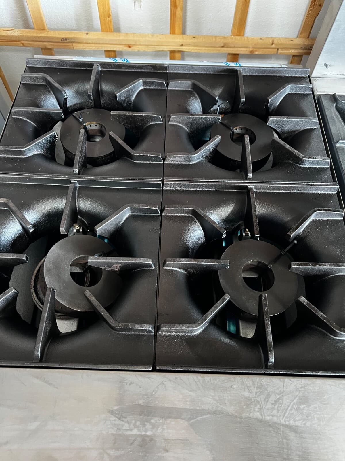 Restaurant Range Oven 24” 4 Open Burners Natural gas - Thumbnail 2
