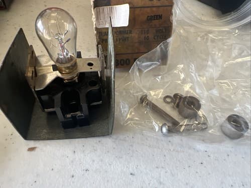 Allen Bradley 800 PK16G (800-QK10) Pilot Light (missing green lens button) - Thumbnail 2