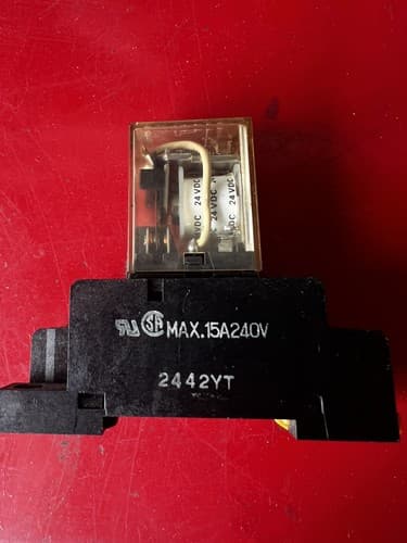 OMRON IEC255 24VDC Relays With Frame - Thumbnail 3