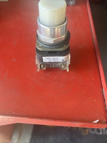 ALLEN BRADLEY 800T-QT24 WHITE PUSH TO TEST PILOT LIGHT - Image 1