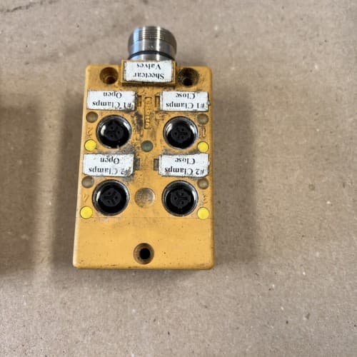 TURCK JUNCTION BLOCK 4-4 PIN M12 / 12 PIN M16 TOP EXIT PNP 40-120VAC - Image 1