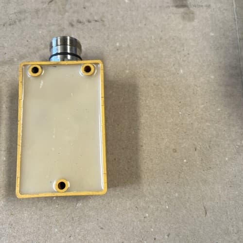 TURCK JUNCTION BLOCK 4-4 PIN M12 / 12 PIN M16 TOP EXIT PNP 40-120VAC - Thumbnail 2