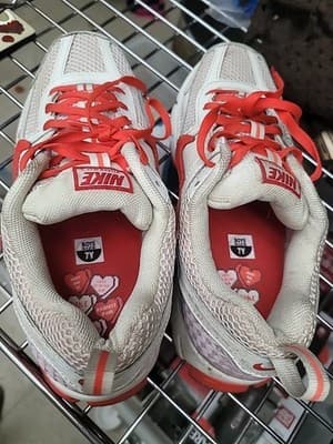 Nike GS Zoom Vomero 5 Valentine's Day HV5171-121 Size 7Y Youth - Thumbnail 9