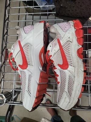 Nike GS Zoom Vomero 5 Valentine's Day HV5171-121 Size 7Y Youth - Thumbnail 4