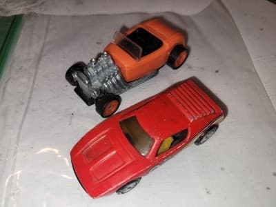 2 Vintage Hot Wheels 93 Orange Hot Rod & 69 Red Champion Bell 8 Race Car - Thumbnail 8