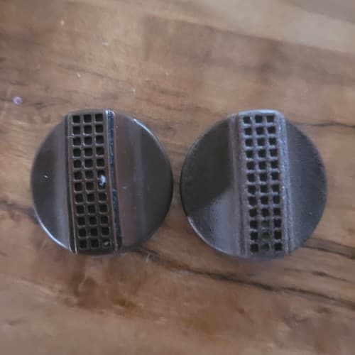 (2) RCA Bakelite Tube Radio Brown Pinched Knobs 1/4" D Shaft FREE SHIPPING - Thumbnail 2