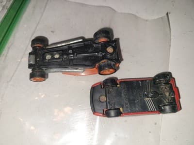 2 Vintage Hot Wheels 93 Orange Hot Rod & 69 Red Champion Bell 8 Race Car - Thumbnail 12