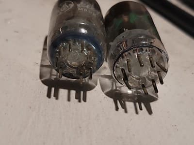 Pair of Vintage GE & SYLVANIA ECC81 / B739 / 12AT7 Preamp Vacuum Tubes - Thumbnail 5