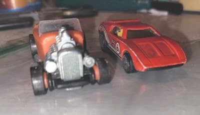 2 Vintage Hot Wheels 93 Orange Hot Rod & 69 Red Champion Bell 8 Race Car - Thumbnail 11