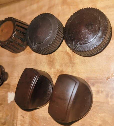 4 Sets of VINTAGE BAKELITE BROWN BUTTON TUBE RADIO KNOB LOT FREE SHIPPING. - Thumbnail 8
