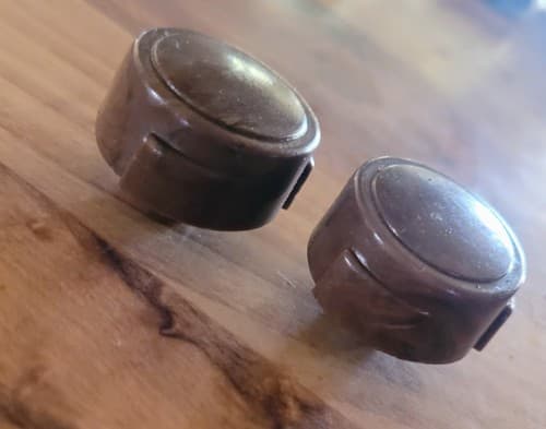 4 Sets of VINTAGE BAKELITE BROWN BUTTON TUBE RADIO KNOB LOT FREE SHIPPING. - Thumbnail 5