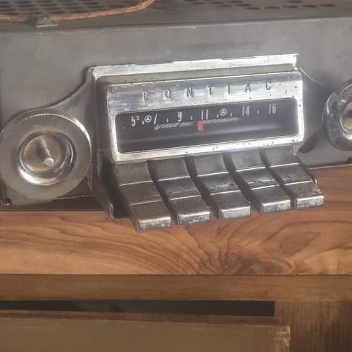 VINTAGE 1959-1962 PONTIAC FULL-SIZE AM RADIO 983579 Catalina Ventura Bonneville