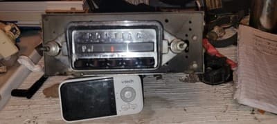 VINTAGE 1962 PONTIAC DELCO PUSH BUTTON RADIO Model 983579 Great Condition! - Thumbnail 3