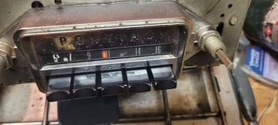 VINTAGE 1962 PONTIAC DELCO PUSH BUTTON RADIO Model 983579 Great Condition! - Thumbnail 5