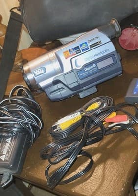Sony Handycam DCR-TRV140 Digital 8 Camcorder Camera w/ Accessories TESTED Works - Thumbnail 9