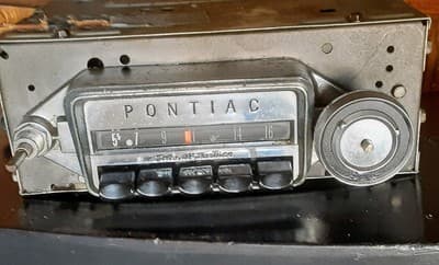 Vintage 1962 Pontiac GTO Tempest AM All Transistor Radio - Model 983687 - Thumbnail 2