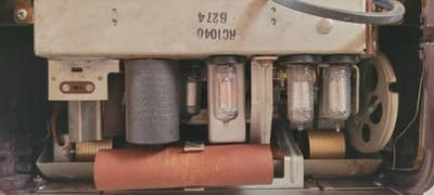 Vintage RCA Victor Model 66BX GlobeTrotter 6 Tube AM Radio Bakelite Aluminum - Thumbnail 9