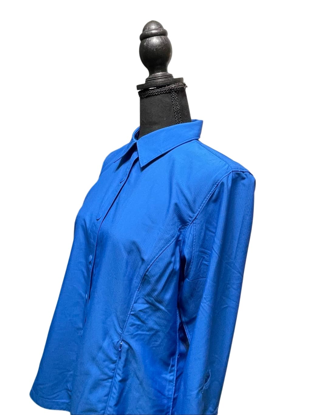 Duluth Trading Co Women’s Cobalt Blue Vented L/S Button front top - Thumbnail 2