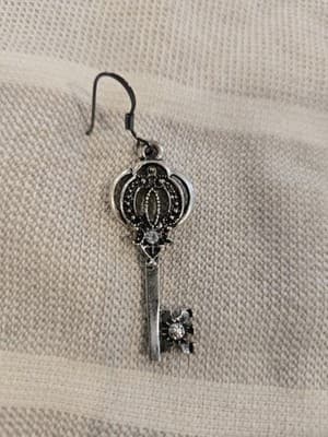 Vintage Silver Toned Key Dangle Earrings - Thumbnail 4