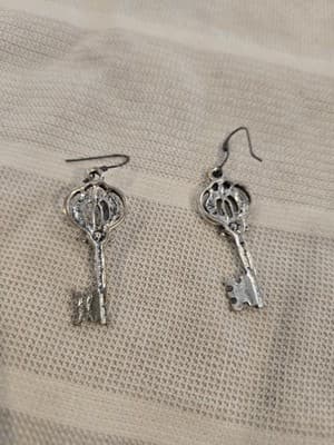 Vintage Silver Toned Key Dangle Earrings - Thumbnail 3