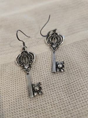 Vintage Silver Toned Key Dangle Earrings - Thumbnail 2