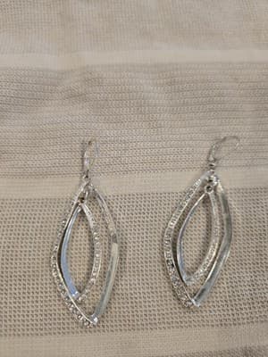Vintage Style Rhinestone Teardrop Chandelier Earrings Silver Tone Dangle - Image 1