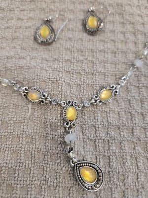 Vintage Gold Tone And Yellow Stone Necklace And Earring Jewelry Set - Thumbnail 2