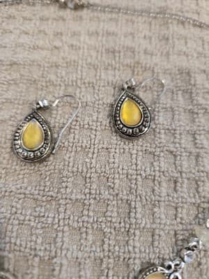 Vintage Gold Tone And Yellow Stone Necklace And Earring Jewelry Set - Thumbnail 3