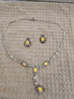 Vintage Gold Tone And Yellow Stone Necklace And Earring Jewelry Set - Image 1
