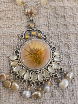 Vintage Floral Resin Pendant Necklace with Beads Silver Tone Chain - Thumbnail 3