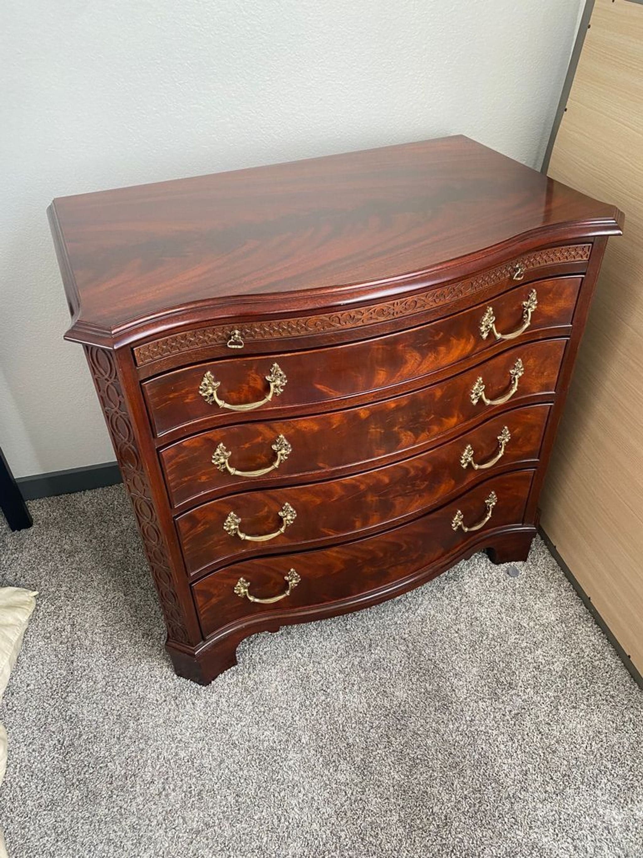 Henkel-Harris Serpentine Mahogany Bachelor Chest - Thumbnail 3