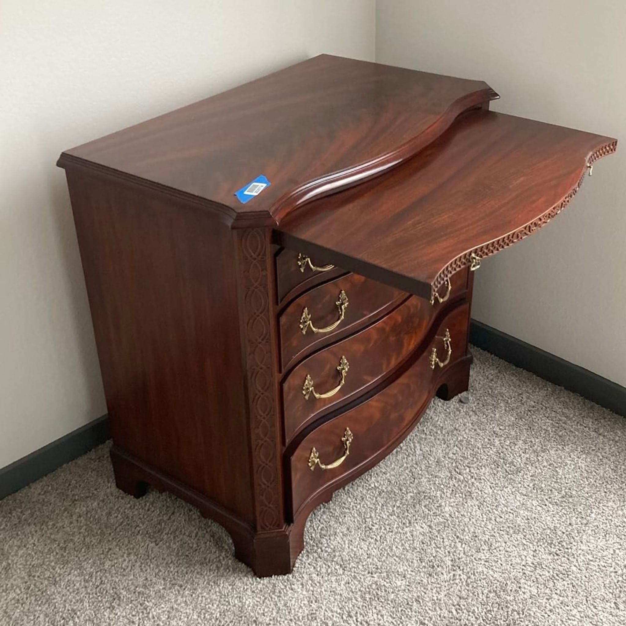 Henkel-Harris Serpentine Mahogany Bachelor Chest - Thumbnail 5