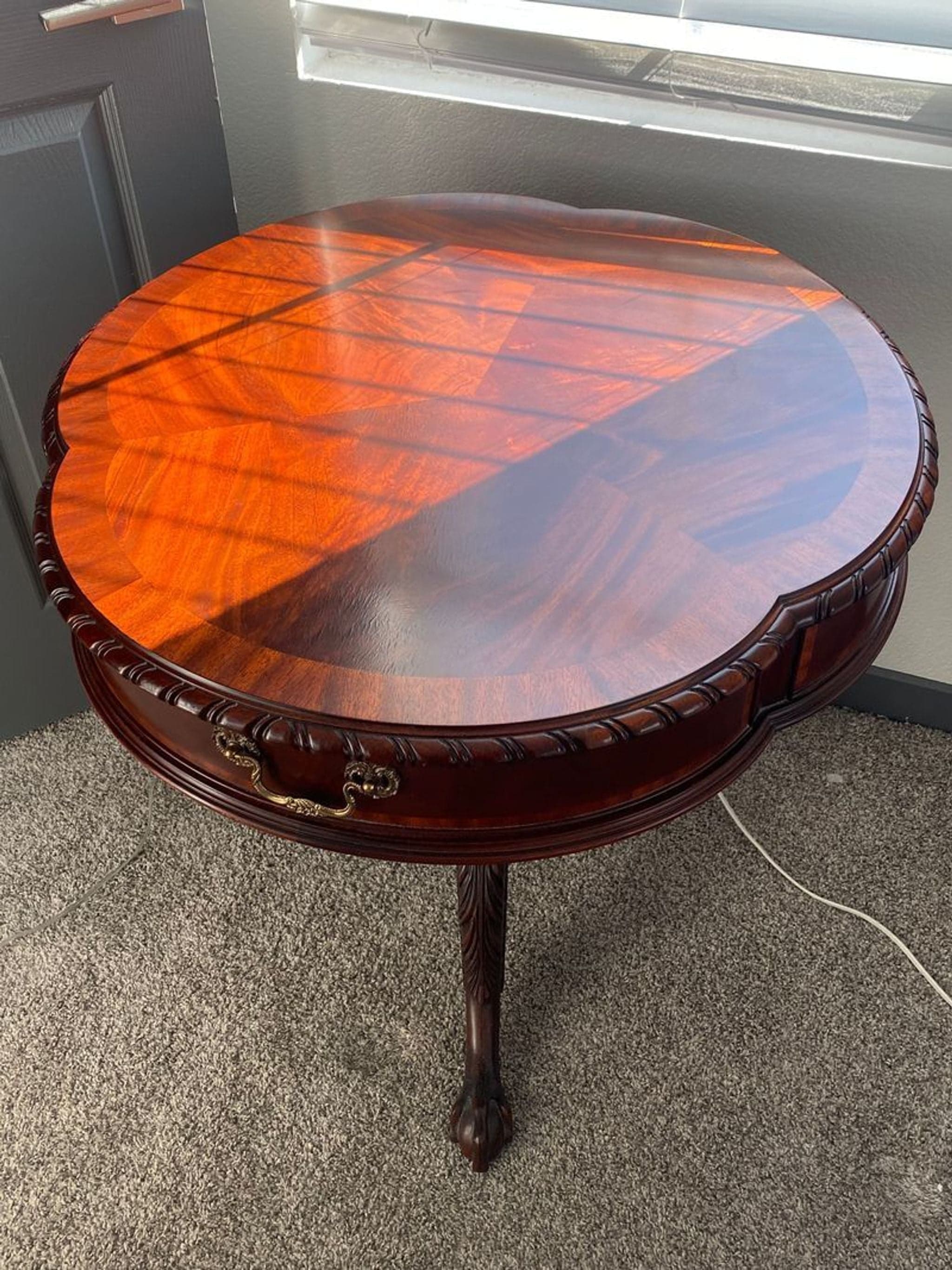 Henkel Harris Clover Top Mahogany Drum Table - Thumbnail 3