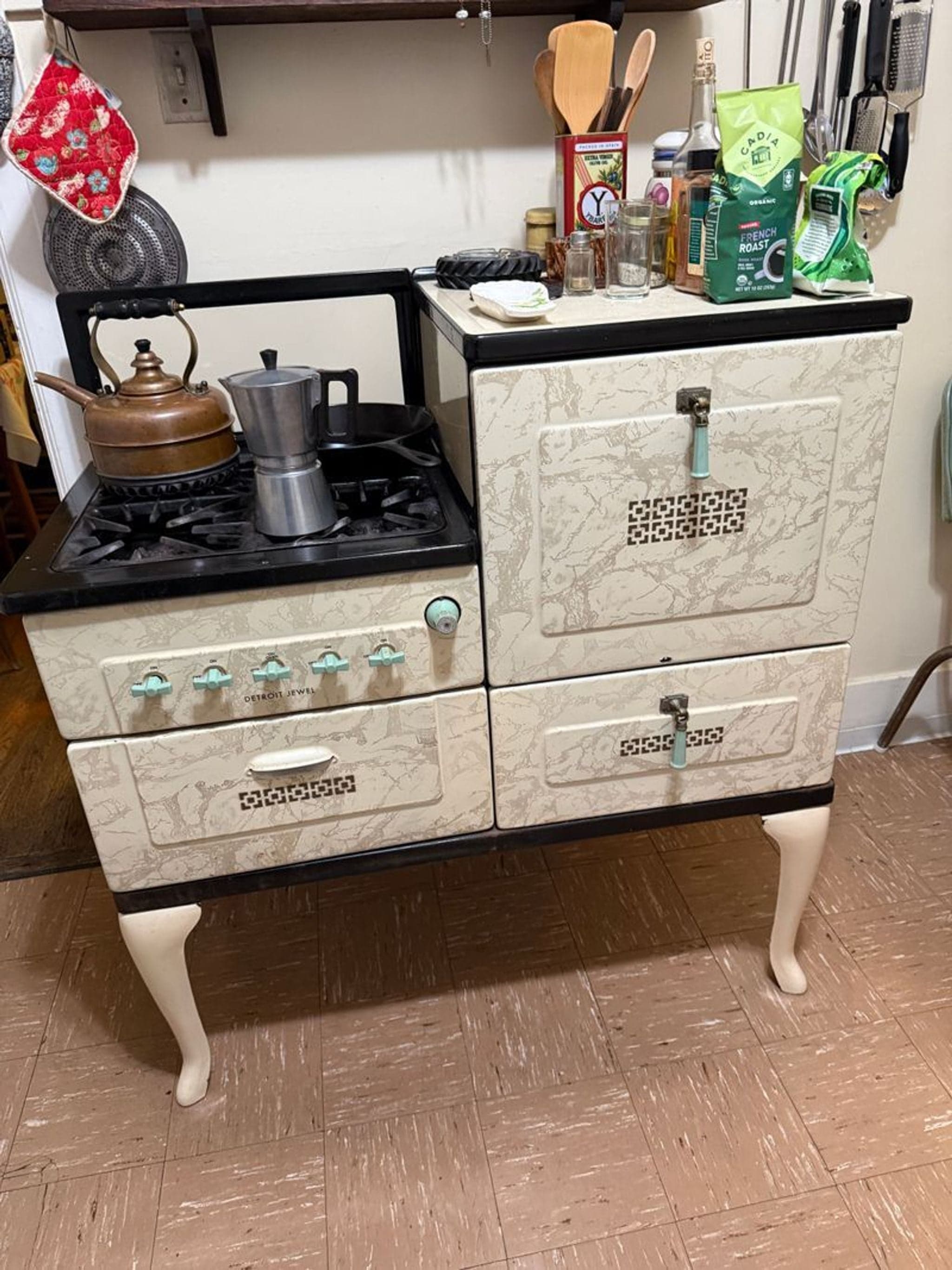 Vintage 1930s Detroit Jewel Gas Stove and Oven Combo, Cream and Black, Retro Kitchen Appliance - Thumbnail 3