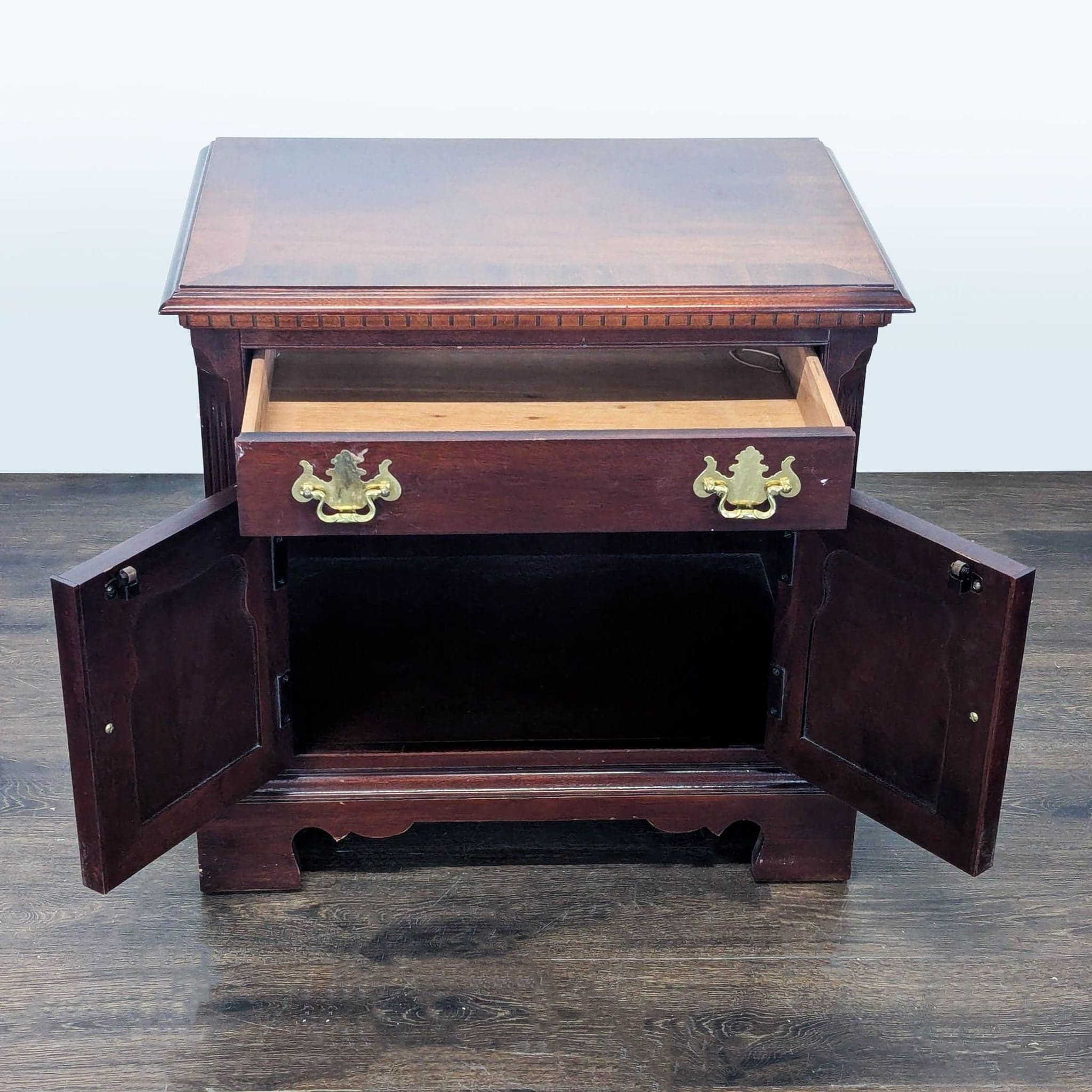 Vintage Thomasville Nightstand - Thumbnail 2