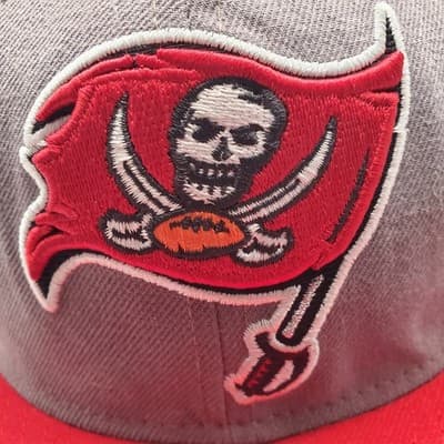 Buccaneers Era 59Fifty Fitted Cap Gray Red NFL Skull Flag size 6 7/8 - Thumbnail 5