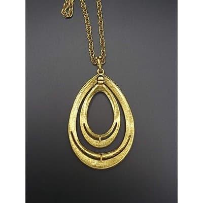Vintage Crown Trifari Gold Tone Pendant & Necklace, signed - Thumbnail 3