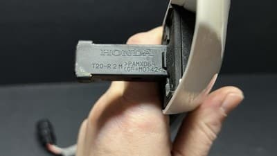 OEM 2022-26 HONDA CIVIC SPORT RIGHT PASSNGR FRONT EXT. DOOR HANDLE ASSMBLY WHITE - Thumbnail 4