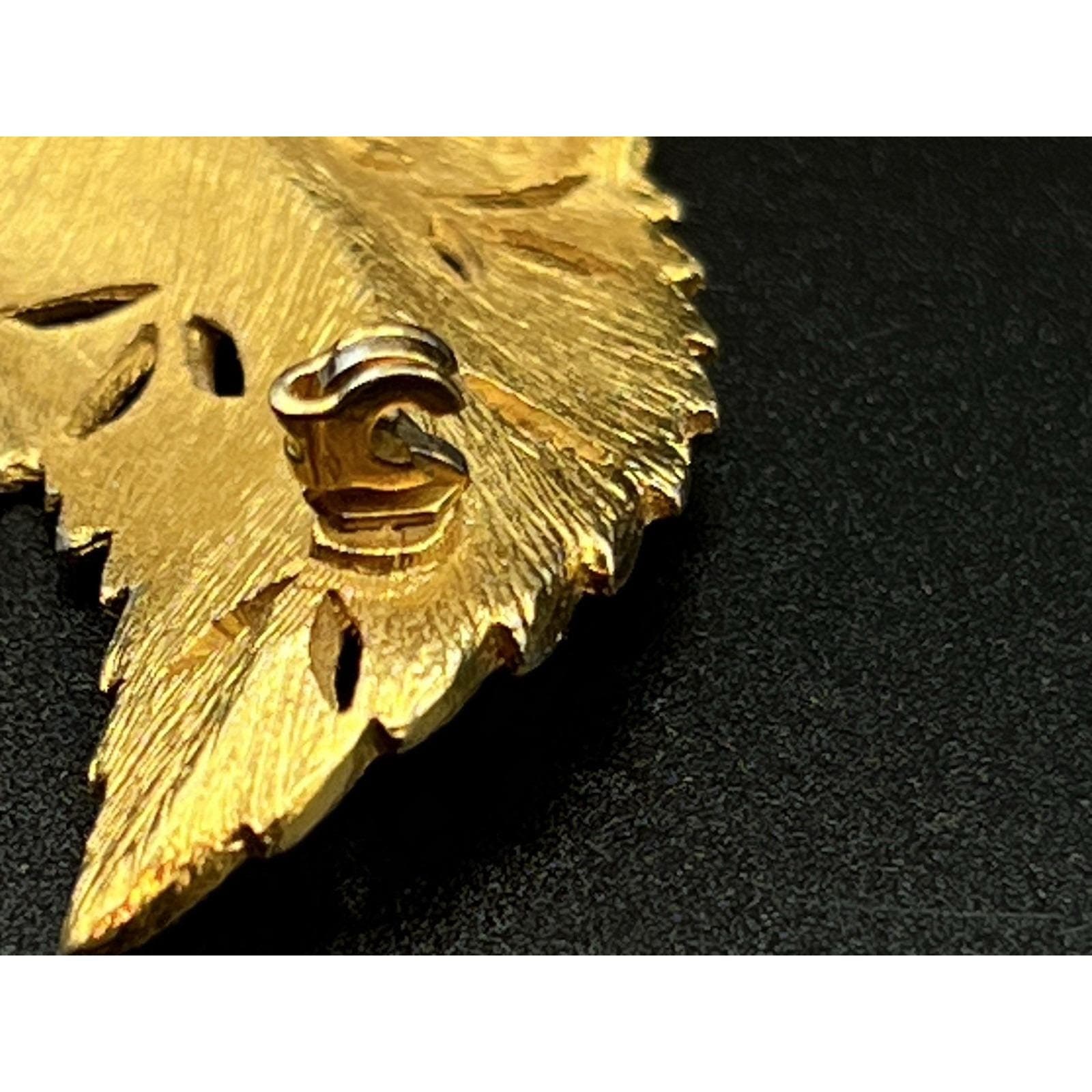 Vintage Signed BSK Leaf Brooch, Textured Gold Tone - Thumbnail 8