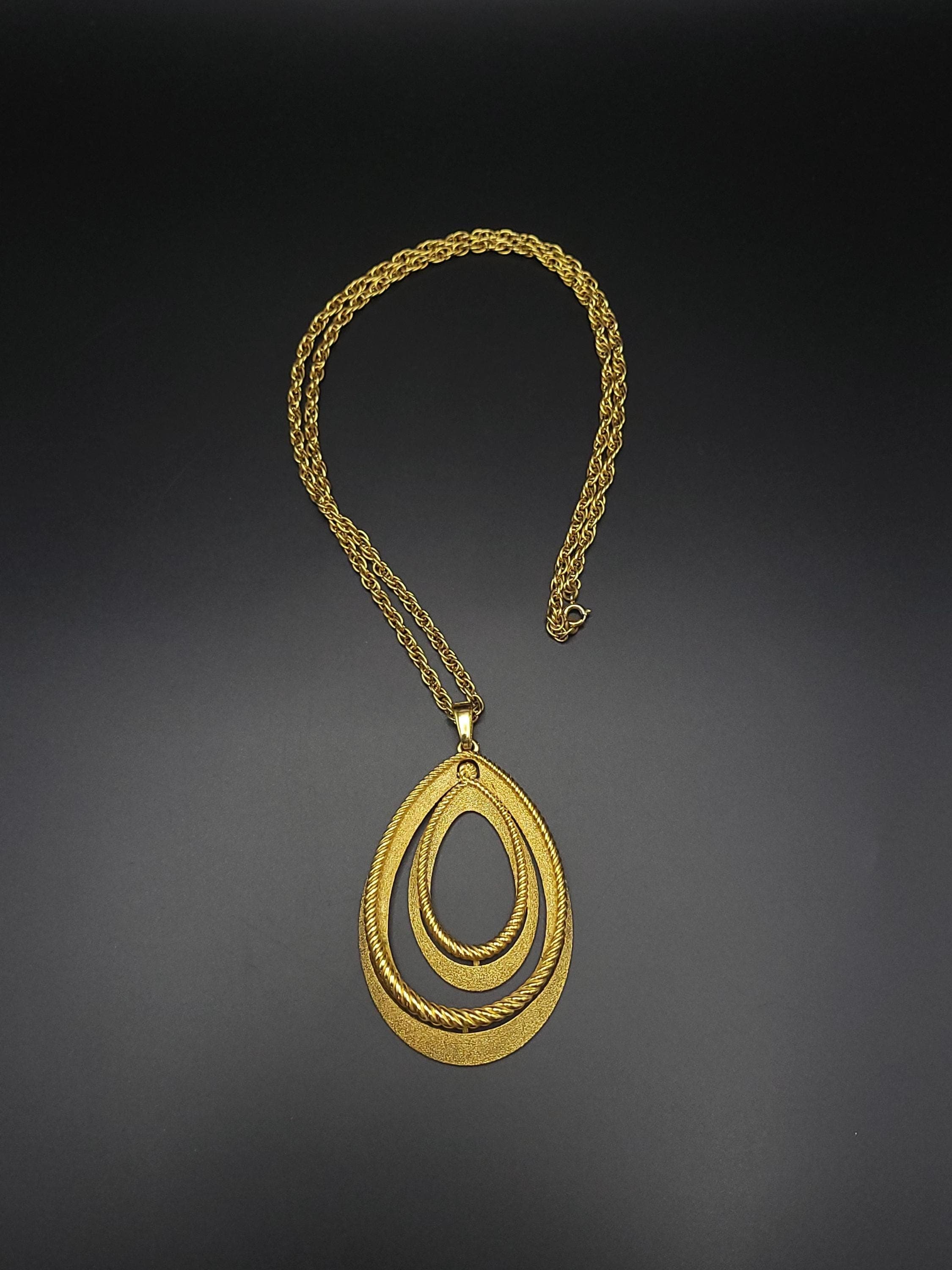Vintage Crown Trifari Gold Tone Pendant & Necklace, signed - Image 1