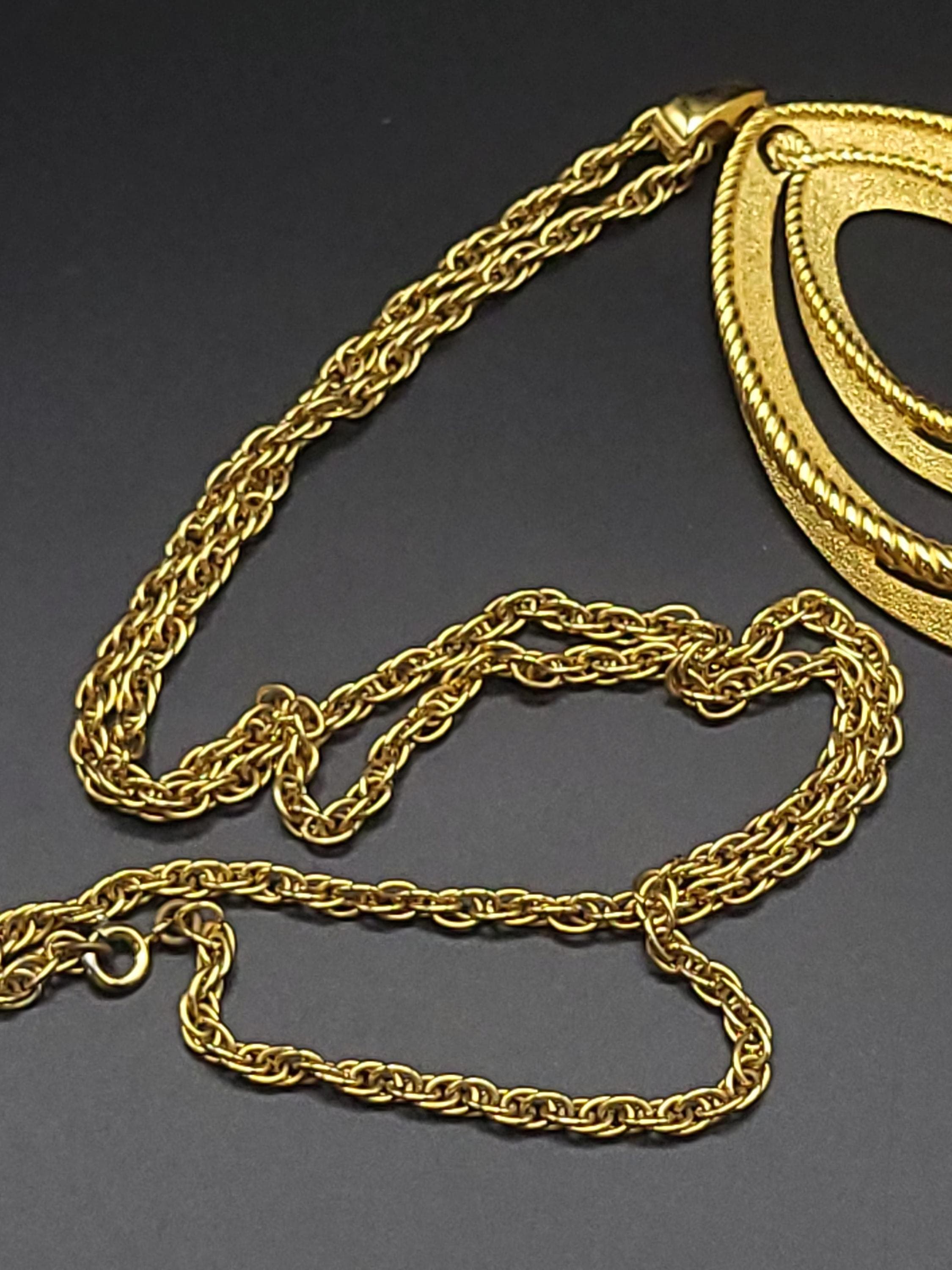 Vintage Crown Trifari Gold Tone Pendant & Necklace, signed - Thumbnail 5