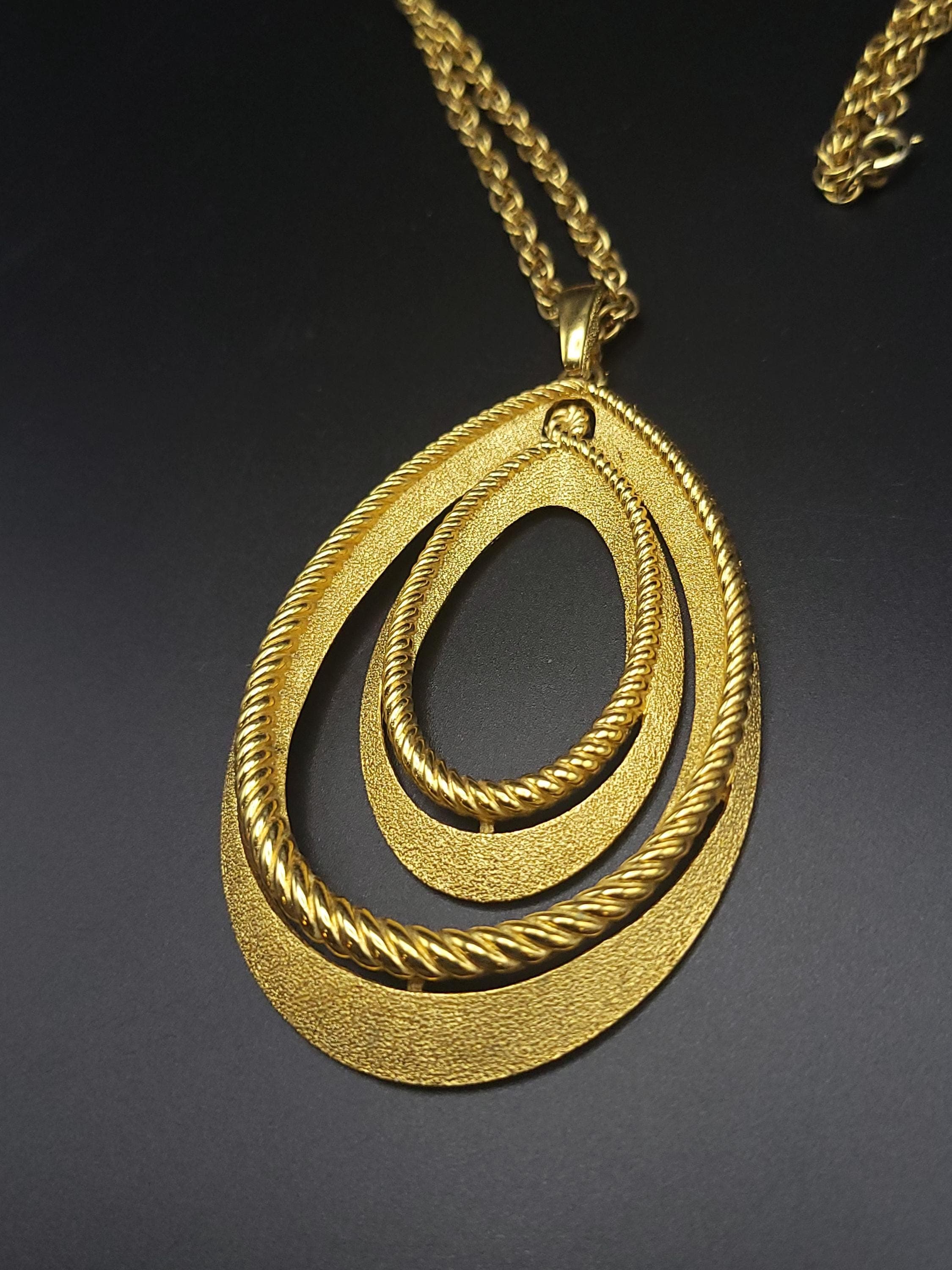 Vintage Crown Trifari Gold Tone Pendant & Necklace, signed - Thumbnail 2