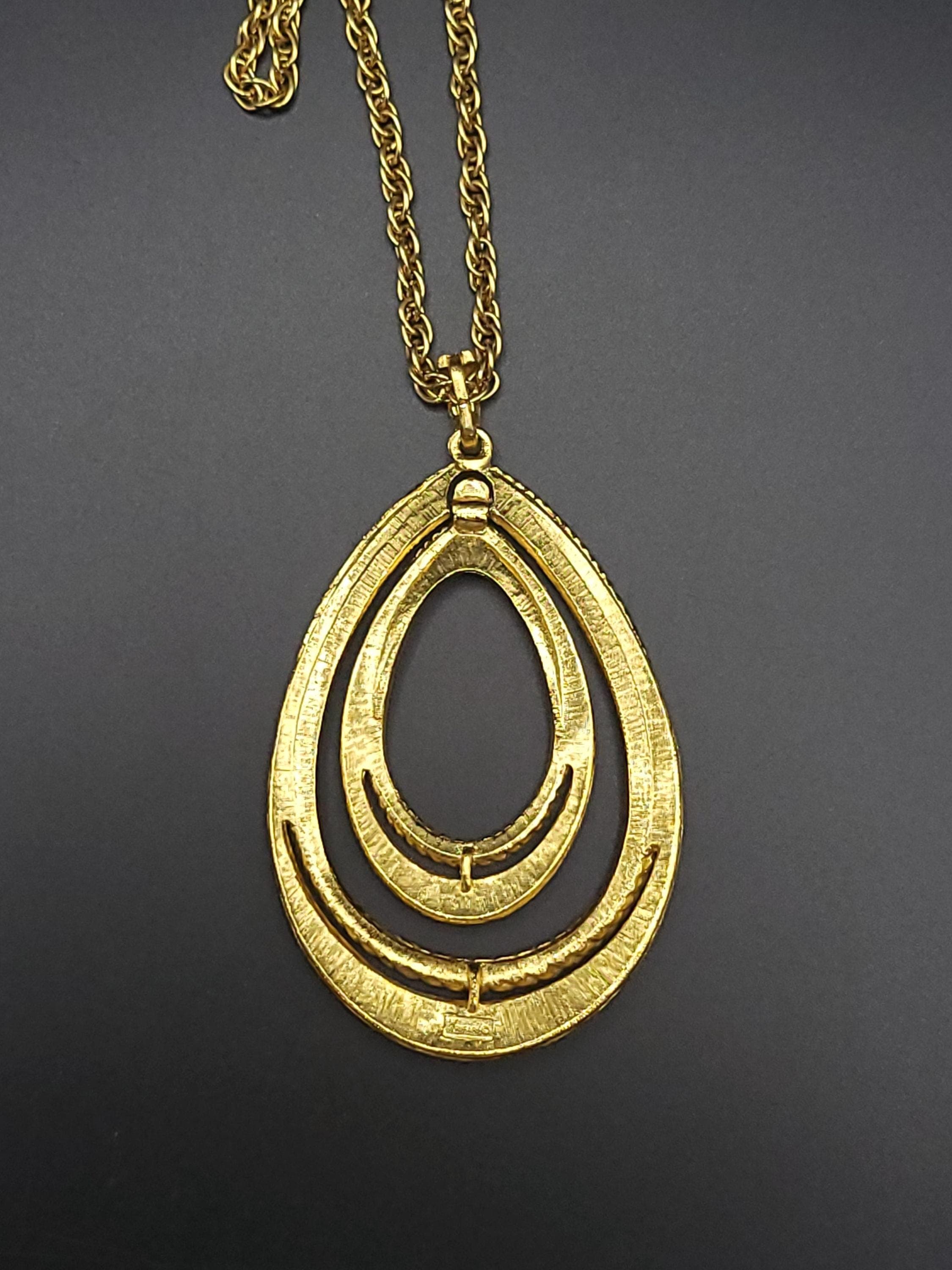 Vintage Crown Trifari Gold Tone Pendant & Necklace, signed - Thumbnail 3