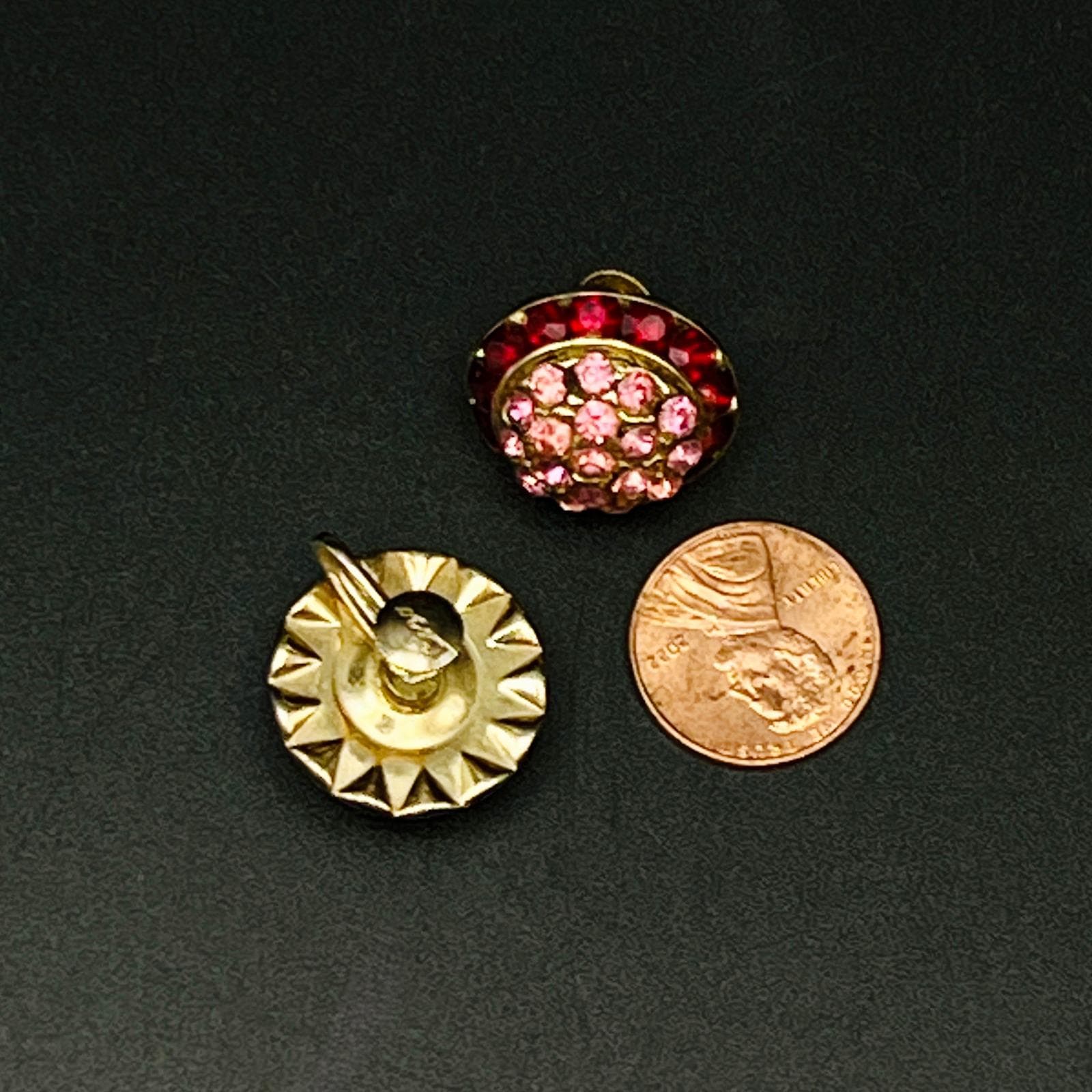 Vintage Crystal Round Cluster Earrings Gold Tone Pink Red Rhinestone Screw Back - Thumbnail 5