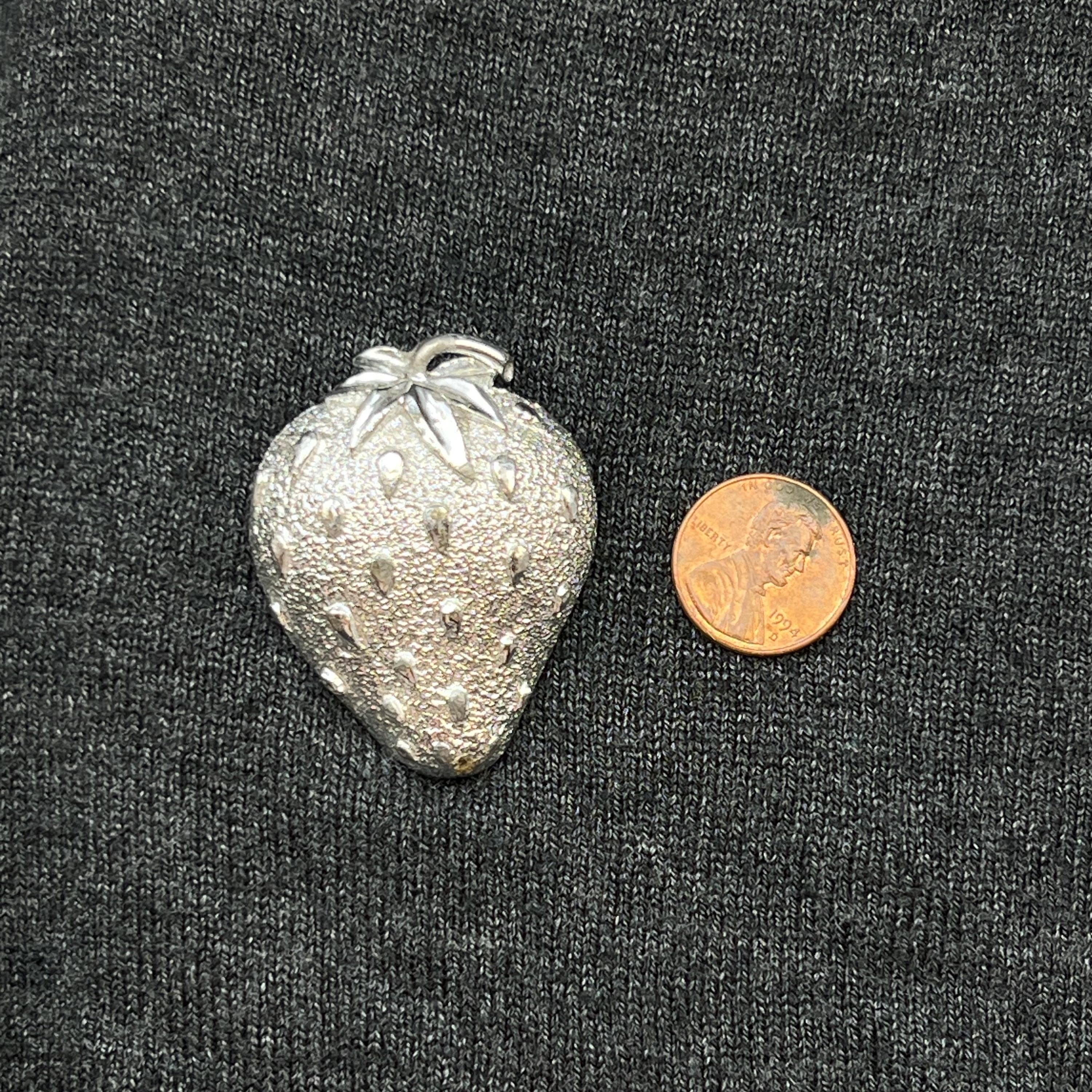 VTG Mid Century Sarah Coventry Strawberry Brooch, Silver Tone, Signed - Thumbnail 4