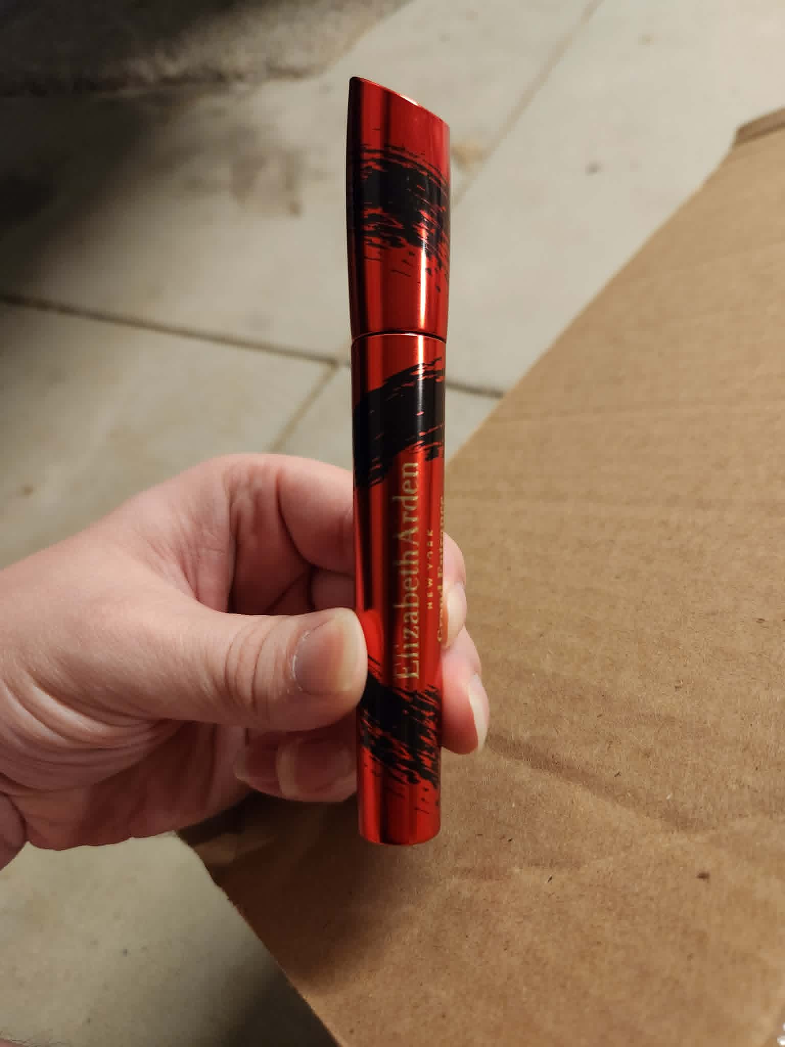 Elizabeth Arden Red Mascara with Black Design - Image 1
