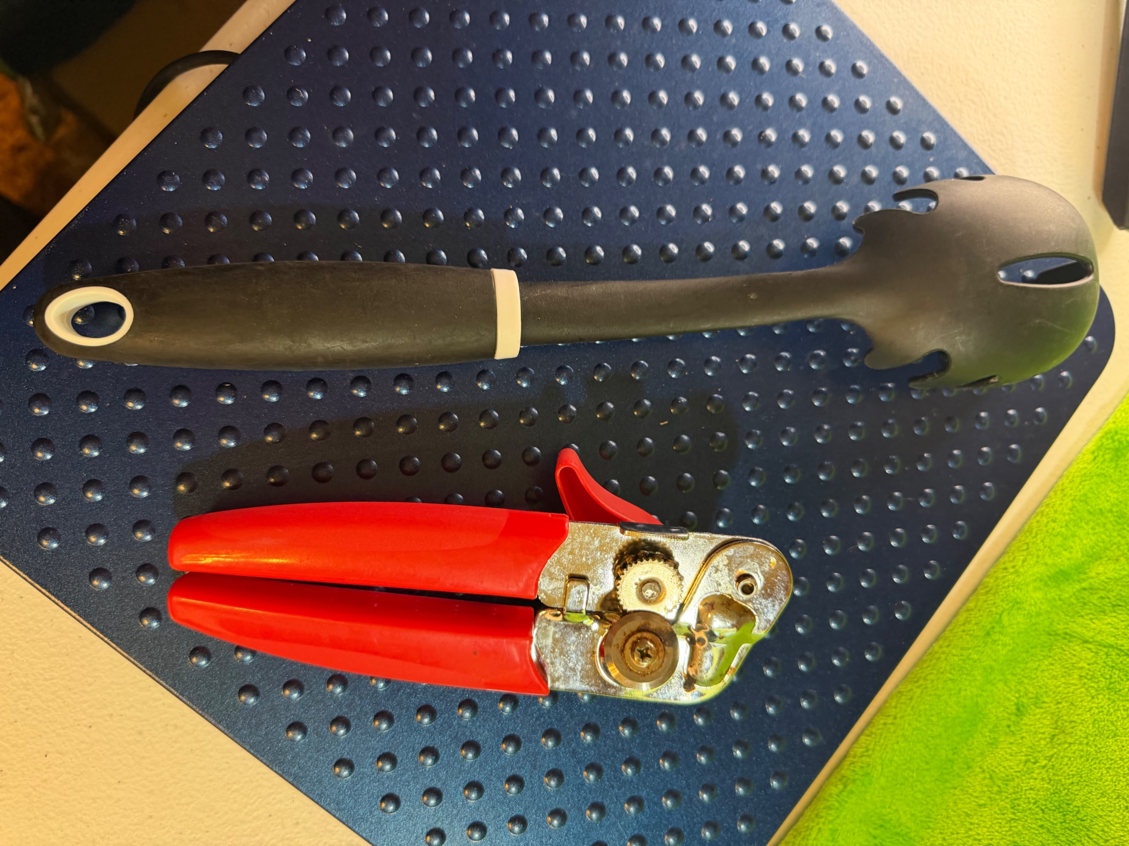 Betty Crocker Pasta Server and Red Can Opener Kitchen Utensil Set - Thumbnail 2