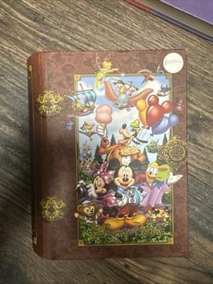 Walt Disney World Authentic Original Disney Parks book puzzle - complete - Image 1