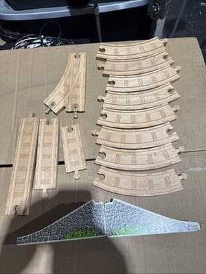 Thomas and Friends Wooden Railway Clickity Clack Track 14 Pieces Good Condition - Image 1